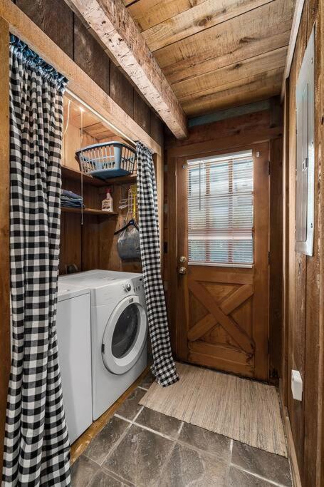 Rustic Cabin, Dock, Firepit, Kayaks & Games Winchester Exterior foto